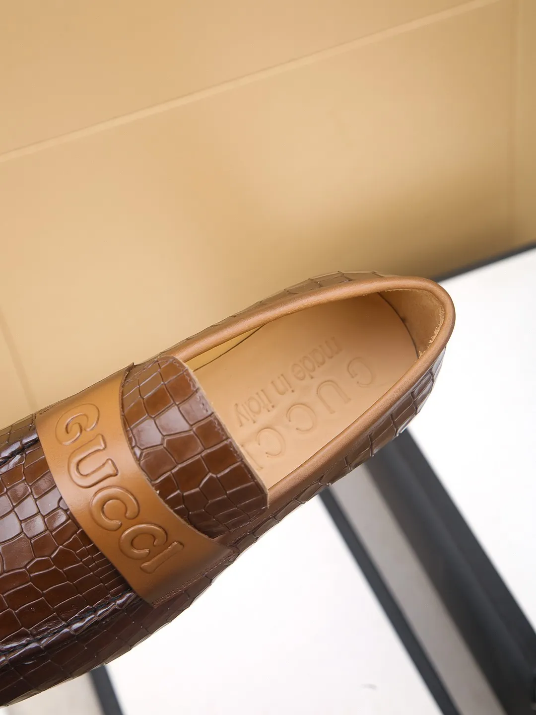 Men's men's shoes 💰460 🆘【GUCCI】Gucci ·🐂里· Hot-selling beanie shoes, top brand luxury, top quality, latest fashion beanie shoes.. The upper is made of original high mercerized smooth cow suede. (Full top layer water-dyed 🐂 leather and lining). The original stylish and stylish soft rubber wear-resistant and non-slip outsole is light and comfortable on the foot, available in 2 colors! Matching code: 39-44 (customized at 38.45.46.47)